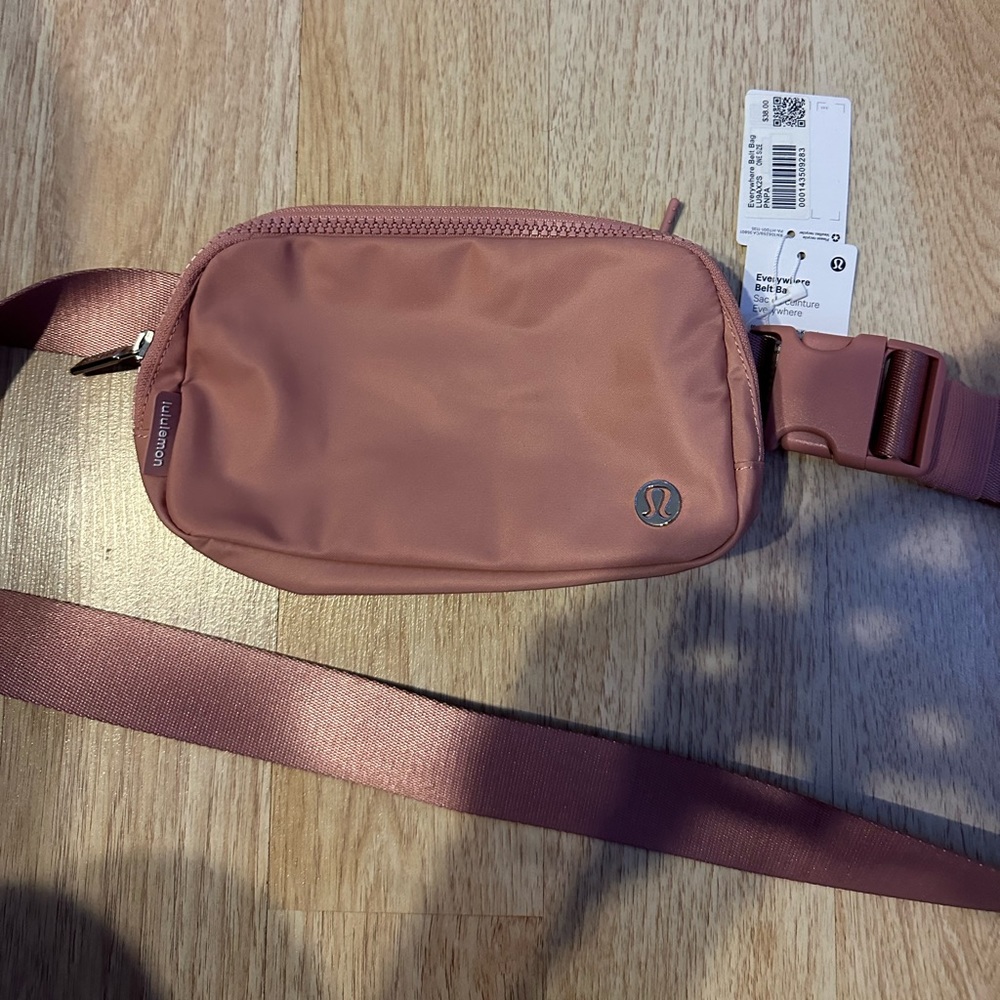 Lululemon crossbody everywhere bag